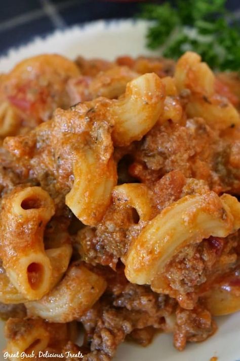 Cheesy Italian Pasta Easy Pasta Recipes With Ground Beef Simple, Cheesy Italian Pasta, Recipes With Elbow Noodles, Elbow Pasta Recipes, Elbow Macaroni Recipes, Best Italian Pasta, Italian Casserole, Ground Beef Pasta Recipes, Cheesy Pasta Recipes