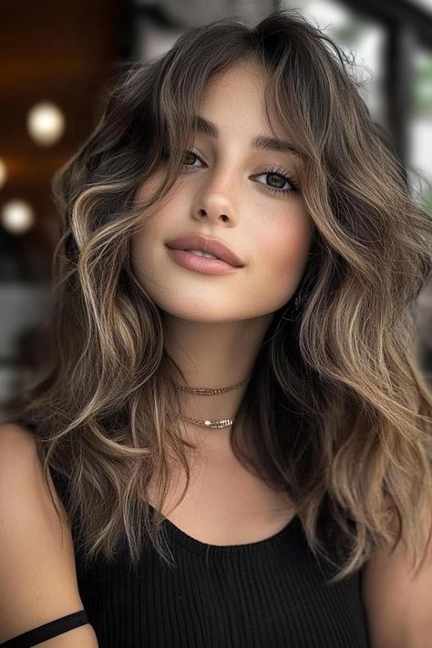 wavy hairstyles, everyday chic, effortless Swept Curtain Bangs, Wavy Hair Side Bangs, Side Swept Curtain Bangs, Hair Side Bangs, Curtain Bangs Wavy Hair, Curtain Bangs Wavy, Bangs Wavy Hair, Wavy Layers, Soft Bangs