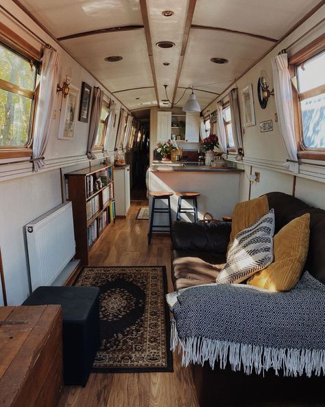 One Couple's 7 Years Living on a Narrowboat in Derbyshire, England! Barge Interior, Canal Boat Interior, Narrowboat Interiors, Boat Interior Design, Boat House Interior, Houseboat Living, Dutch Barge, Living On A Boat, Boat Interior