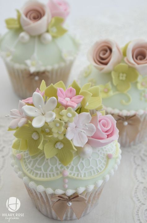 Corsage and Lace Cupcakes With Flowers, Lavender Weddings, Tea Party Cupcakes, Cupcakes Flores, Vintage Cupcakes, Decorated Cupcakes, Mini Torte, Fancy Cupcakes, Party Cupcakes