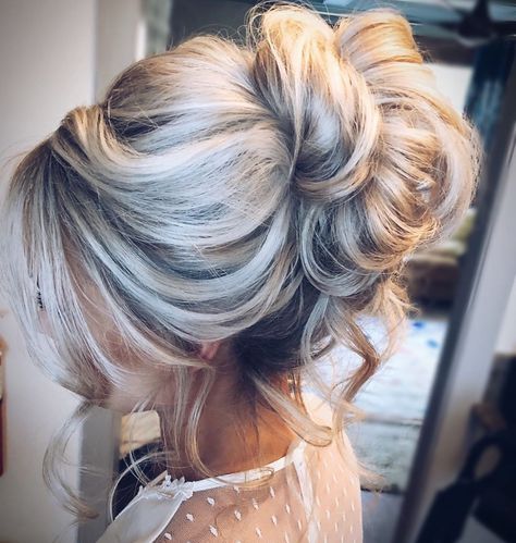 Ash and Co. on Instagram: “A modern Cinderella story 💍” Cinderella Hairstyle, Cinderella Makeup, Cinderella Quinceanera, Hair Clip Hairstyles, Event Hairstyles, Modern Cinderella, Cinderella Hair, Princess Painting, Loose Updo