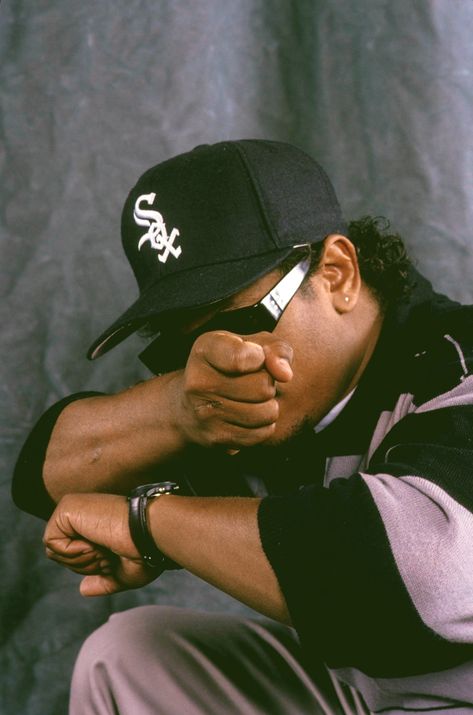 Eazy-E photographed by Al Pereira during a portrait session in New York City, NY - 1993 90s Rappers Aesthetic, Easy E, 90s Rappers, Eazy E, Hip Hop Classics, Topi Snapback, Straight Outta Compton, 90s Rap, Radio City Music Hall