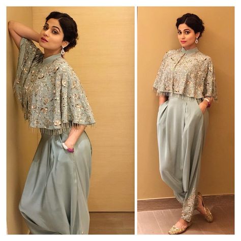 Shamita Shetty on Instagram: “About last night 🎀 #eventdiaries  outfit : @payalsinghal  jewellery : @anmoljewellers  hair : @zenobiamody @kromakaysalon , managed by :…” Poncho Outfit Indian, Prabal Gurung Gown, Poncho Outfit, Ethnic Gowns, Poncho Style Top, Outfit Indian, Payal Singhal, Bollywood Dress, Unstitched Dress Material