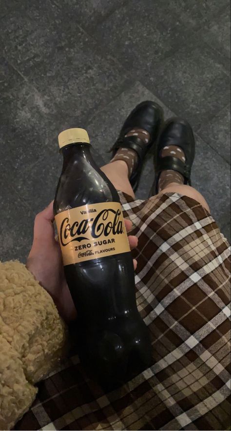 Coke Aesthetic, Thirteen Movie, Coca Cola Zero, Vanilla Coke, Bestest Friend, Diet Coke, Types Of Girls, Brown Aesthetic, Coffee Bottle