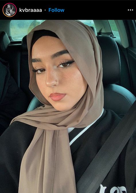 Beige Hijab, Photographie Indie, Hijabi Fits, Stile Hijab, Simple Hijab, Hijab Style Tutorial, Jersey Hijab, Muslim Outfits Casual, Hijab Aesthetic