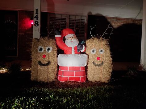 Repurposed from Fall decorations Christmas Decor With Hay Bales, Square Hay Bale Christmas Decor, Straw Bale Christmas Decor, Christmas Hay Bales Decoration, Bale Of Hay Christmas Decoration, Christmas Hay Bale, Hay Bale Art, Christmas Float, Christmas Outdoor