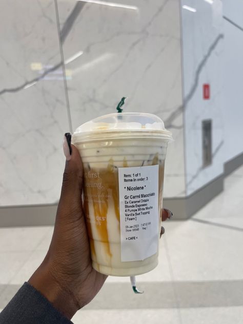 Caramel Vanilla Swirl Iced Coffee, Carmel Starbucks Drinks Sweet, Carmel Starbucks Order, Carmel Coffee Starbucks Orders, Caramel Starbucks Drinks, Caramel Macchiato Starbucks, Dunkin Drinks, Carmel Coffee, Starbies Drinks