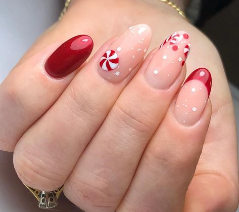 Soft Girl Christmas Nails, Nail Inspo Xmas, Christmas Nails With Reindeer, Nail Art Christmas Simple, Candy Cane Nails Short, Christmas Nails Oval, Christmas Nails Plaid, French Tip Christmas Nail Ideas, Christmas Nail Designs Simple