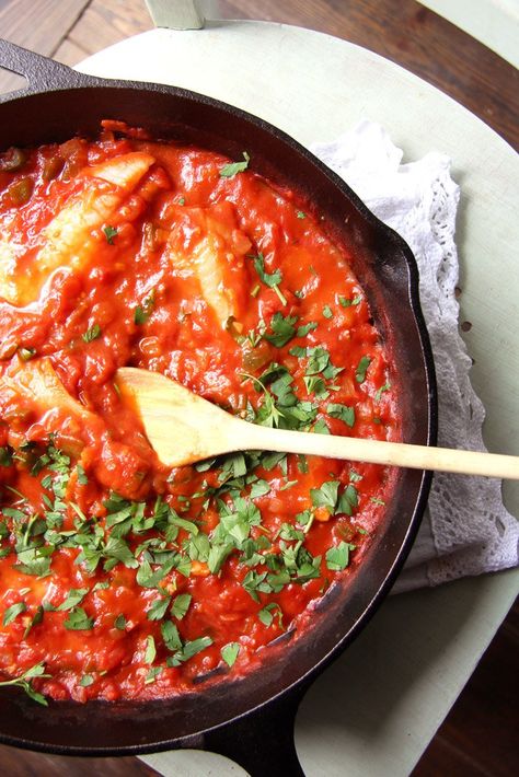 Fish In Tomato Sauce Recipe, White Fish Fillet Recipe, Basa Fillet Recipes, Fish In Tomato Sauce, Fish Tomato, Recipe For Fish, Fish Burgers, Frozen Tilapia, Haddock Recipes