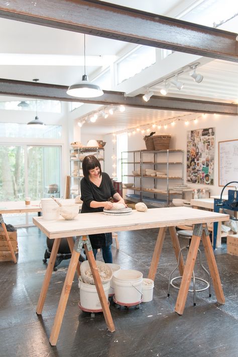 Ceramic Studio Interior, Home Clay Studio, Ceramic Studio Aesthetic, Pottery Home Studio, Ceramic Studio Design, Pottery Room Ideas Design Studios, At Home Pottery Studio, Ceramic Studio Ideas, Pottery Studio Design