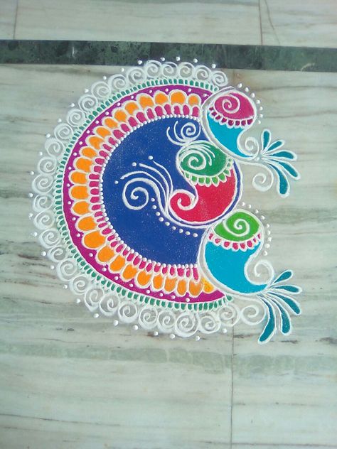 Chhoti Diwali Rangoli Design, Choti Diwali Rangoli Designs, Half Round Rangoli Designs, Deewali Rangoli Designs, Semicircle Rangoli Designs, Modern Rangoli Designs For Diwali, Vagh Baras Rangoli, Half Rangoli Designs, Baras Rangoli