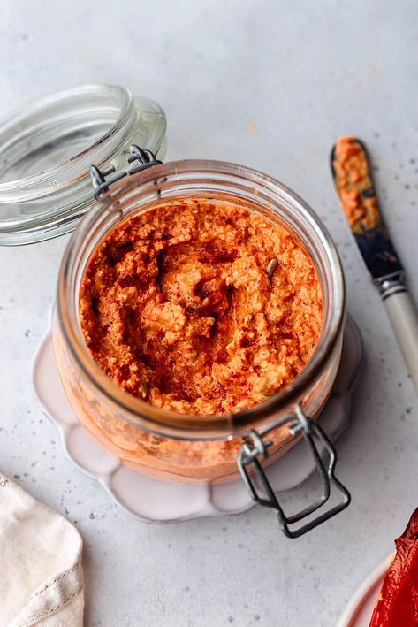 Sunflower Seed Romesco Sauce #spanishrecipe #recipe #food #vegan #nutfree #glutenfree #romesco #pepper Hclf Recipes, Veggie Paella, Tapas Night, Roasted Eggplant Dip, Vegan Dips, Nutritional Yeast Recipes, Roasted Red Pepper Hummus, Romesco Sauce, Red Pepper Hummus