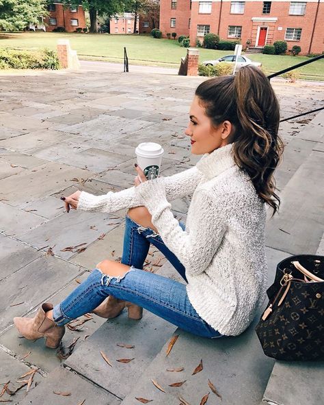 Holding A Cup Of Coffee, Hot Fall Outfits, Southern Curls And Pearls, Thanksgiving Outfit Ideas, Fall Winter Wardrobe, Winter Stil, Modieuze Outfits, Thanksgiving Outfit, A Cup Of Coffee