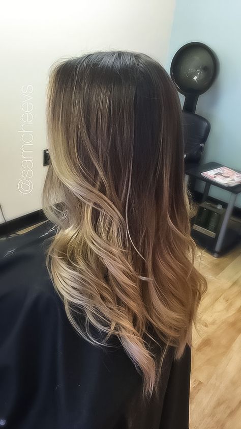 Natural dark to blonde balayage ombré Natural Dark Hair, Blond Balayage, Brunette Balayage, Balayage Hair Dark, Vlasové Trendy, Balayage Blonde, Balayage Brunette, Brown Blonde Hair, Ombre Hair Color