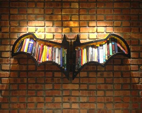 Batman fans: We have the bookshelf for you! Bookcase Diy, Dead End, Games Room, Book Ends, Home Libraries, Book Storage, Green Arrow, Home Library, Book Shelf