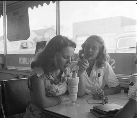 40s Aesthetic, 1940s Aesthetic, 1950s Aesthetic, Diner Aesthetic, 50s Aesthetic, Vintage Diner, Vintage Americana, Vintage Life, Vintage Pictures