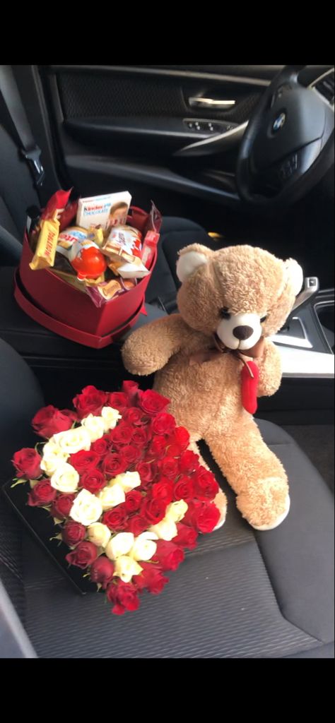 Fake Valentines Day Snaps, Valentine’s Day Goals, Valentine’s Day Couple Aesthetic, Valentine’s Day Couple, Valentines Day Couple Goals, Valentines Day Aesthetic Couple, Car Aesthetic Bmw, Couples On Valentines Day, Chocolate Couple