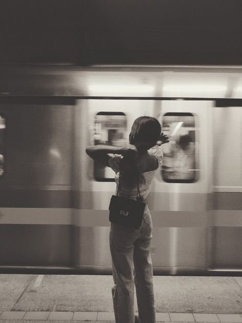 Subway Underground artsy instagram photography moving metro train pose Moving Train Aesthetic, Underground Photoshoot Ideas, Train Poses Instagram, Train Poses Photography, Train Instagram Pictures, Aesthetic Metro Pictures, Metro Photoshoot Ideas, Subway Photoshoot Aesthetic, Metro Photoshoot Aesthetic