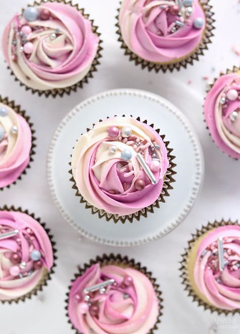 Valentines Day Cupcakes, Rosette Cupcakes, Cupcake Project, Valentine Cupcakes, Elegant Cupcakes, Decorated Cupcakes, Valentines Baking, Cupcake Decor, Sprinkle Cupcakes