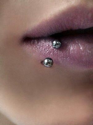 I'm not a fan of lip *rings*, but I LOVE the look of this curved barbell in the lip! Smile Piercing, Madonna Piercing, Piercing Bouche, Piercing Labret, Cool Piercings, Cute Piercings, Types Of Piercings, Ear Ring, Lip Ring