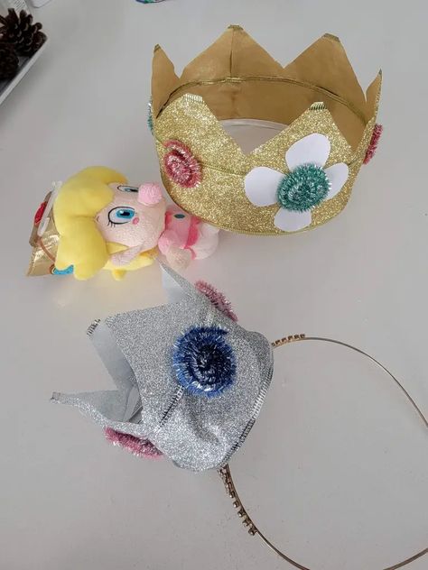 Princess Daisy Crown Diy, Princess Daisy Crown, Princess Peach Costume Diy, Diy Princess Costume, Super Mario Theme, Princess Peach Costume, Daisy Crown, Mario Theme, Peach Costume