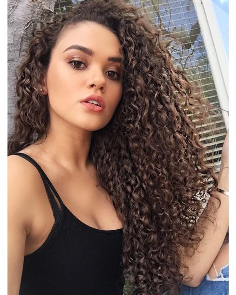 Aurelia Alastair is not your average girl. At the age of 6 she witnes… #romance #Romance #amreading #books #wattpad Madison Pettis Hair, Alexa Vega, Madison Pettis, Easy Care Hairstyles, Corte Bob, Celebrity Facts, Eyebrows On Fleek, Beautiful Curls, Heat Styling Products