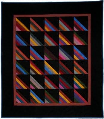 Amish shadow quilt Amische Quilts, Amish Quilt Patterns, Amish Quilt, Tshirt Quilt, String Quilts, Amish Quilts, Quilt Care, Quilting Inspiration, Strip Quilts