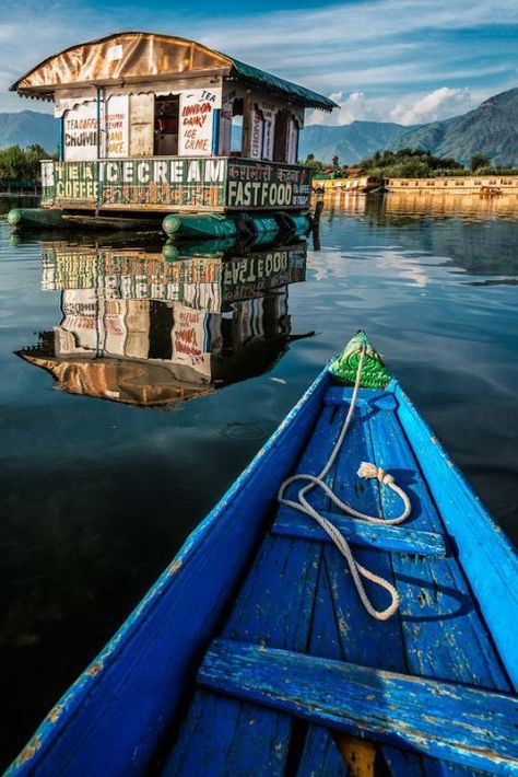 never look back Dal Lake, Amazing India, Kashmir India, Srinagar, Jammu And Kashmir, To Infinity And Beyond, Incredible India, India Travel, Places Around The World