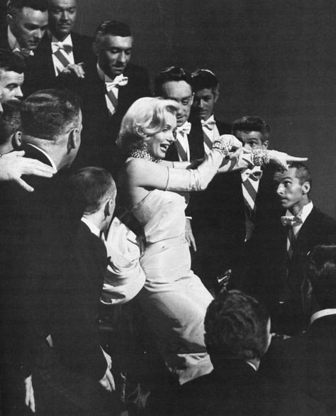 Marilyn Monroe Wedding, Marilyn Monroe Fan Art, Marilyn Monroe Diamonds, Marilyn Monroe Wallpaper, Old Hollywood Aesthetic, Marilyn Monroe Movies, Hollywood Aesthetic, Serge Gainsbourg, Gentlemen Prefer Blondes