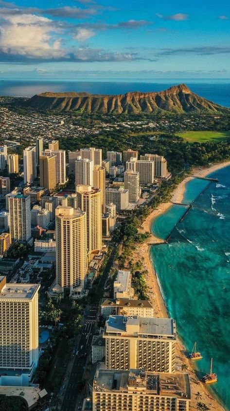 Iconic Tv Shows, City Life Aesthetic, Hawaii Honolulu, Moving To Hawaii, Honolulu Waikiki, Hawaii Pictures, Waikiki Hawaii, Hawaii Photography, Diamond Head