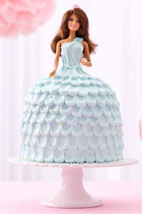 This cake looks fantastic, but it’s also foolproof! Boxed cake mix and Betty’s Whipped frosting make it easy for you to focus on decorating—click through to watch the step-by-step video tutorial. Pro tip: coat the cake pans with flour, not cooking spray. Icy Dress, Dolly Varden Cake, Dolly Varden, Barbie Birthday Cake, Barbie Doll Cakes, Princess Cakes, Birthday Dessert, Fairy Tale Princess, Designer Cakes