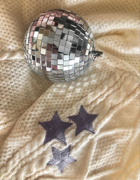 #mirrorball #cardigan #stars #taylor #folklore Mirrorball Girlies, Folklore Stars, Ts Folklore, Folklore Mirrorball, Taylor Folklore, Folklore Aesthetic, Mirror Ball, Taylor Swift Pictures, She Likes