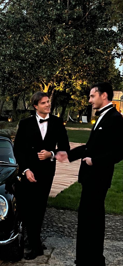 Wedding Groom Suit Aesthetic, Gatsby Groom Suit, Tuxedo Old Money, Wedding Suit Aesthetic Mens, Old Hollywood Aesthetic Men, Old Hollywood Groom Suit, Groom Aesthetic Wedding, Wedding Tux For Groom, Black Tie Old Money Wedding