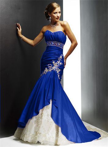 beautiful blue mermaid dress with a sweet heart line. I really want to have this dress one day. Blue Wedding Dress Royal, Black Lace Wedding Dress, Red Ball Gowns, Black Lace Wedding, Red Formal Dresses, Royal Blue Wedding, Red Wedding Dresses, Blue Wedding Dresses, Ballroom Dress