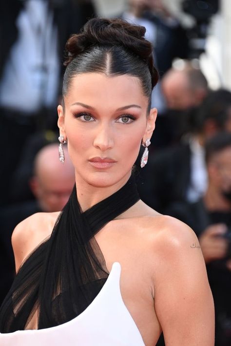 Bella Hadid Hairstyle, Bella Hadid Nose, Celebrity Wigs, Sleek Bun, Bun Tutorial, Bella Hadid Style, Hairstyle Tutorial, Celebrity Hair Stylist, Nose Job