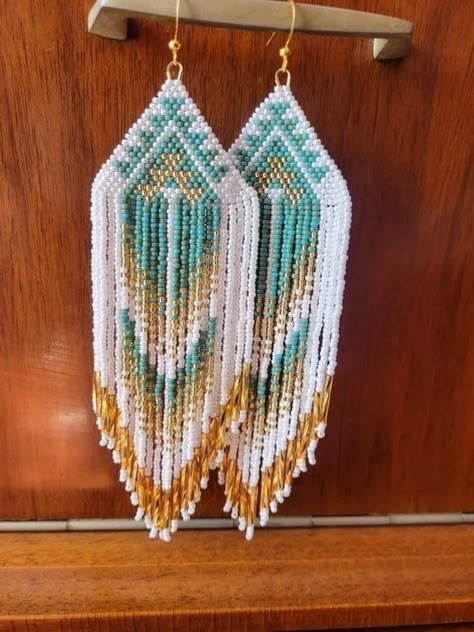 Seed Beads Earrings, Diy Earrings Easy, Beadwork Earrings, Beadwork Designs, Native American Earrings, Beaded Earrings Diy, Native American Beaded Earrings, Beaded Earring, Native Beadwork