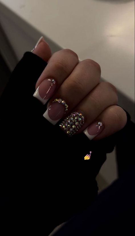 Simple Short Nail Designs With Rhinestones, Tapered Short Nails, Nails Latina Medium, Simple Short Birthday Nails, Long Acrylic Nails Rhinestones, Short Nail Designs With Rhinestones Gems, Glam Short Nails, Unique Square Acrylic Nails, Short Nails With Bling