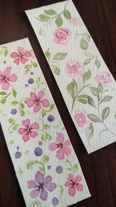 Floral Bookmark Ideas, Watercolor Bookmarks Flower, Watercolour Bookmarks Flower, Flower Drawing Bookmark, Bookmark Ideas Painting, Bookmark Ideas Flowers, Book Mark Ideas Watercolor, Flower Bookmark Drawing, Bookmark Watercolor Painting