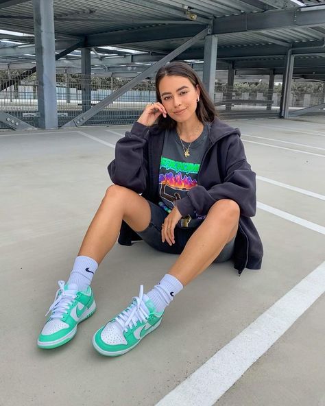 Sb Dunk Low Outfit Women, Nike Dunk Low Green Glow, Sb Outfits, Dunk Low Outfit Women, Glow Outfits, Dunk Outfit, Lounge Fashion, Dunks Outfit, Instagram Shoes