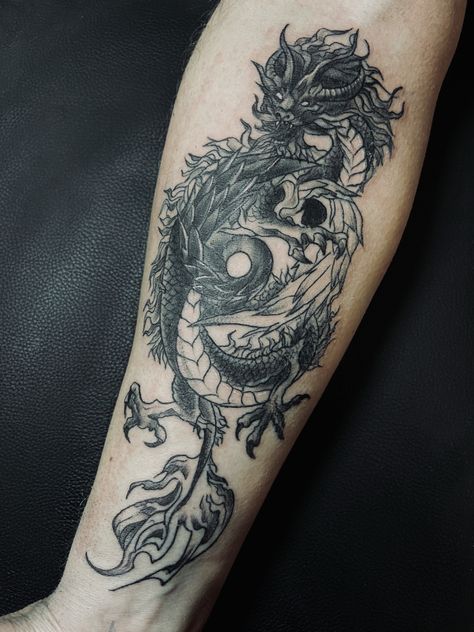 Pa Tattoo, Tattoo 2024, King Tattoos, Dragon Tattoos, Black Girls With Tattoos, Tat Ideas, Dragon Tattoo, Black Tattoos, Girl Tattoos