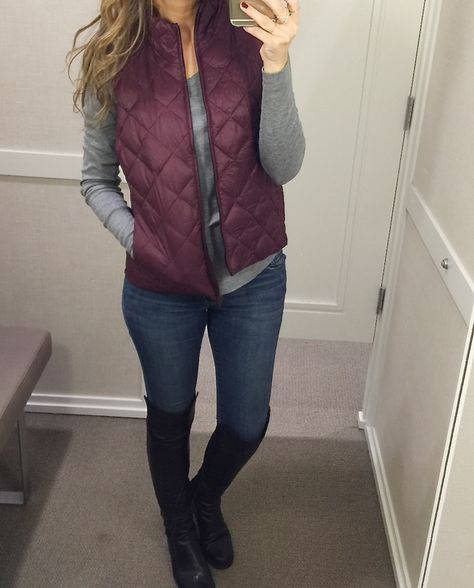 Undershirt Women, Gray Shirt Outfit, Burgundy Vest, Purple Vests, Mode Jeans, Elegante Casual, Vest Outfits, Casual Fall Outfits, Winter Fashion Outfits