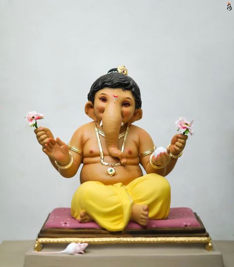 #hindu #god #shivangijoshi Ganesha Reference, Vishal Shinde Ganpati Murti, Bal Ganesh Murti, Ganpati Murti, Bal Ganesh, Ganpati Decor, Clay Ganesha, Bappa Photo, Ganesh Murti