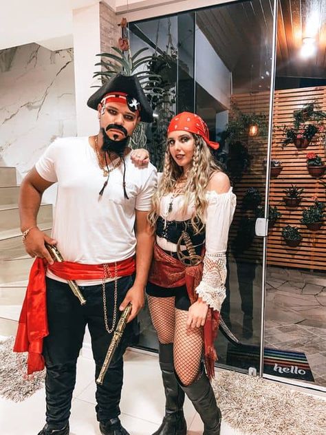 Fred And Daphne Costume, Adult Pirate Costume, Diy Karneval, Fun Halloween Costumes, A Pirates Life For Me, Pirates Life For Me, A Pirates Life, Pirate Costume Diy, Daphne Costume