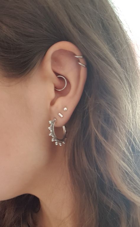 Double Helix And Daith Piercing, Ear Piercing Styling Silver, Helix And Daith Piercing Together, Daith And Double Helix Piercing, Daith Piercing Hoop, Silver Ear Piercing Ideas, Styled Ear Piercings Silver, Piercing Oreille Daith, Silver Daith Piercing