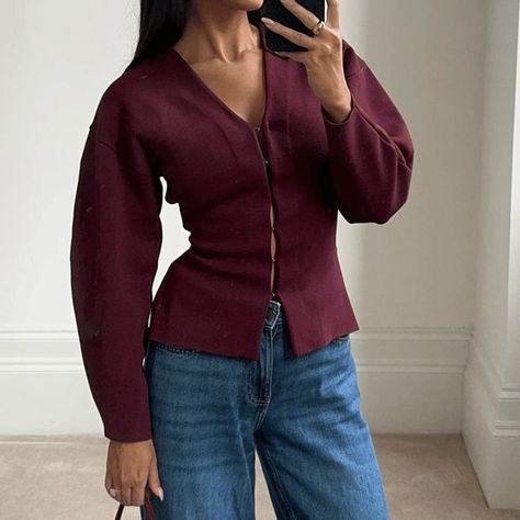 Our burgundy „Valentina“ cardigan adds a splash of color to your outfit! Whether worn solo with cool jeans or dressed up, it‘s always a standout piece. 🔗 https://forloma.de/products/rock-set-valentina #FORLOMA #BurgundyCardigan #AutumnTrend Denim And Burgundy Outfit, Pink Burgundy Outfit, Pink And Burgundy Outfit, Tight Cardigan Outfit, Burgundy Cardigan Outfit, Burgandy Cardigan, Planned Outfits, Cardigan Fall Outfit, Cold Outfit