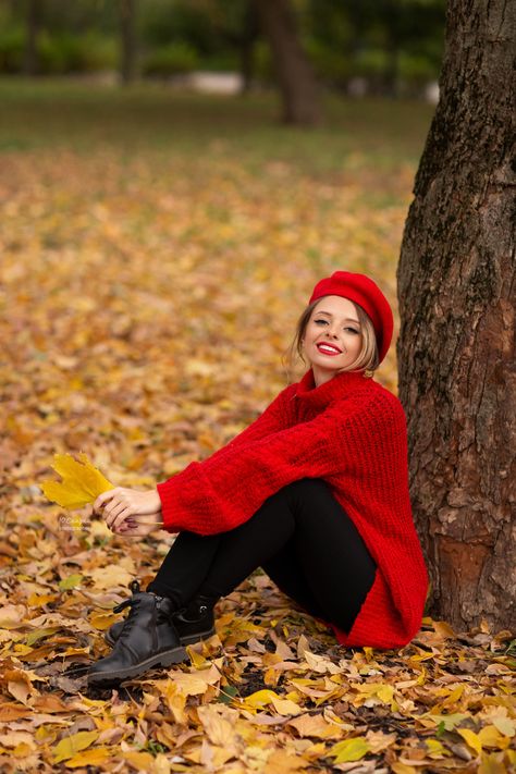 Photoshoot Autumn Ideas, Autumn Portrait, Winter Holiday Outfits, Fall Shoot, Amazing Food Videos, Fall Portraits, Trendy Christmas Outfits, Fall Photography, Autumn Ideas