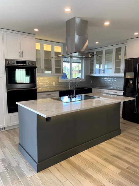 Electric Stove Island Kitchen, Kitchen Island Design With Stove, Range Hood Island Ideas, Oven On Kitchen Island, Kitchen With Range In Island, Kitchen Peninsula With Gas Cooktop, Kitchen Island With Range Ideas, Oven On Island, Kitchen Island With Range Hood