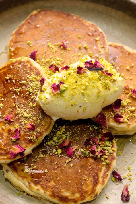 Pistachio Kulfi Pancakes - Dish by Rish Pistachio Breakfast Recipes, Pancake Dishes, Warm Breakfast Ideas, Cardamom Pancakes, Pistachio Pancakes, Pistachio Kulfi, Vegan Crepes Recipe, Ramadan Food, Eggless Desserts