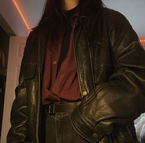 Leather Jacket And Turtle Neck Outfit, Dark Academia Outfit Leather Jacket, 90s Black Leather Jacket, Bulky Jacket Outfit, 1990s Rock Fashion, Where To Get Leather Jackets, Styling Black Cardigan, Masc Leather Jacket Outfits, Cool Leather Jacket Outfit