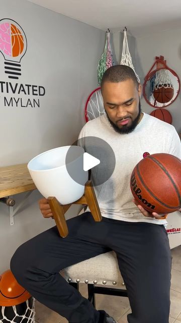 Interior Inspiration on Instagram: "Diy basketball planter 🏀🪴 Credit: @motivatedbymylan . . . . . #diydecor #diyideas #diylove #diy #dıy #diyinspiration #interior_and_living #interiorgoals #interiorideas #interiorstyle #interiordecor #interiordesign #interiorinspo #interiorlove #interiorhome #decorinspiration #decorgoals #decorlovers #decorcrushing #decorideas #decorationideas #decorationinterieure" Diy Basketball Planter, Basketball Ideas Diy, Diy Basketball Decor, Basketball Vase, Basketball Planter, Basketball Crafts, Diy Planters Indoor, Diy Basketball, Basketball Decorations